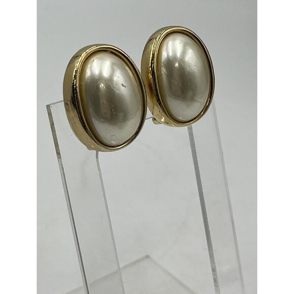 Christian Dior Vintage Gold Tone Oval Clip On Earrings Faux Pearl Cabochon - Picture 7 of 16
